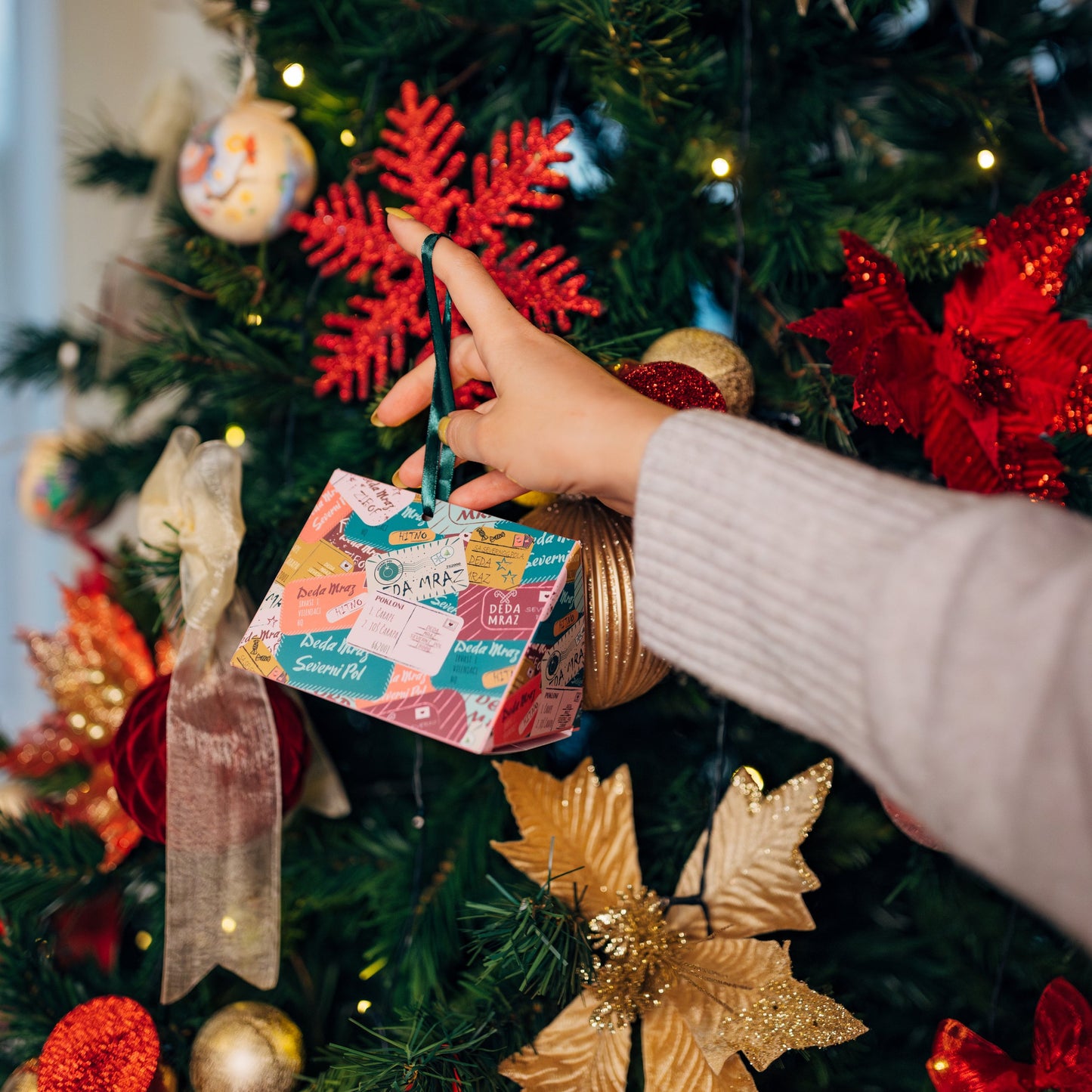 Razglednica kutija za poklon